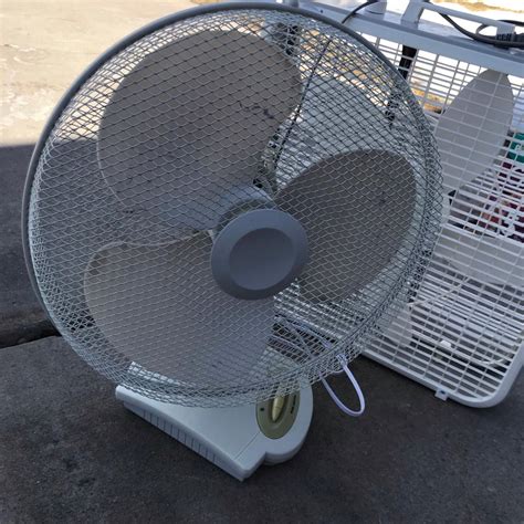 oscillating box fan